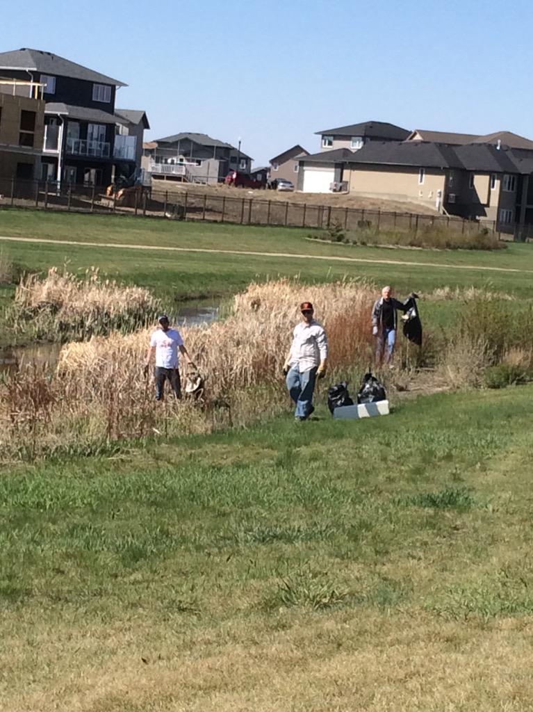 terri1amb's tweet photo. @Stantec Regina finished cleaning the green spaces in Harbour Landing #DreamDevelopments #StantecRegina #GoGreen http://t.co/KJsRk3yVWo