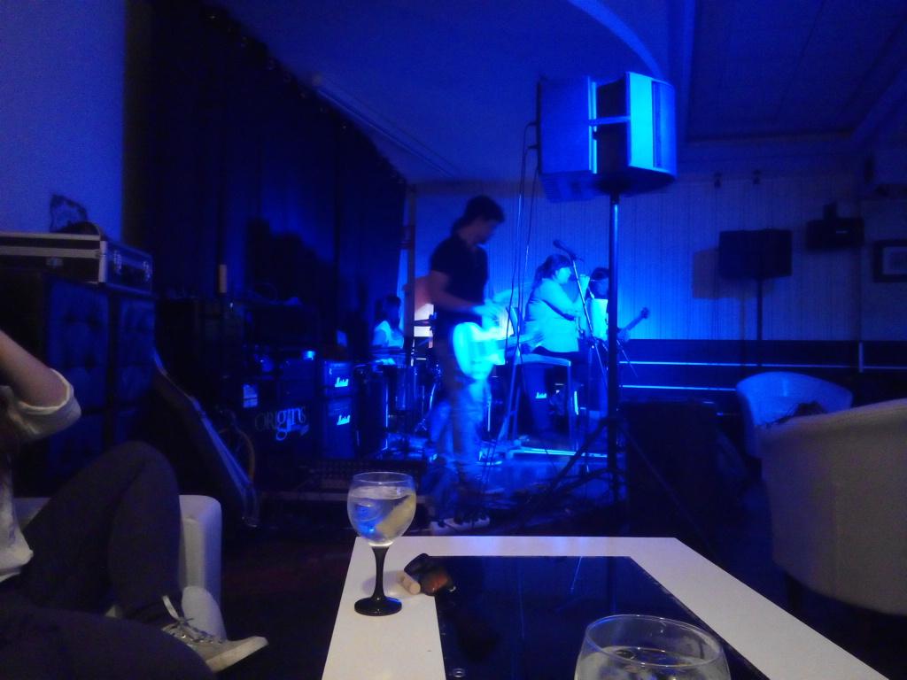 Segunda noche que <a href="/FiveRegrets/">Five Regrets</a> acompañan la noche con sus versiones de los 80 en el Carpe Diem en Cuenca. Pásate!