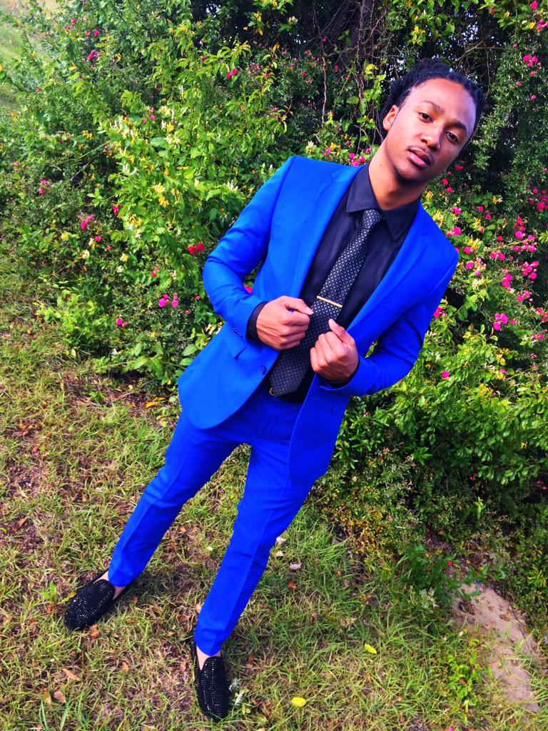 AIRREEZUS's tweet photo. #prom2015 #prom2k15 #Prompics015 http://t.co/xNF1BQUKu2