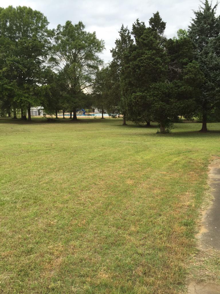 Bahn10Brian's tweet photo. Just got done cutting the church 6+ acres...I'm spent!!! http://t.co/JHMivy0yCC
