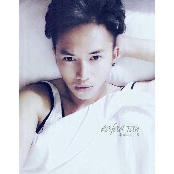 RTHDemak's tweet photo. #InstaPict "@rafaell_16: G'nait" http://t.co/S08I6D3mlM