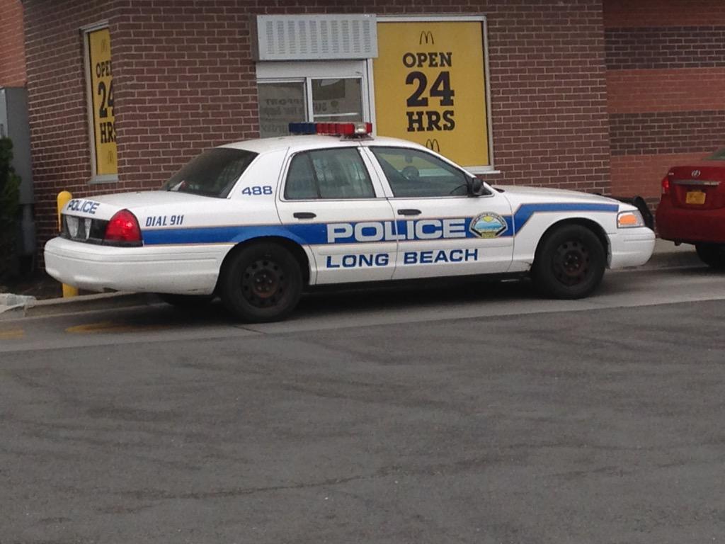 LBNYProblems's tweet photo. Working hard? Or hardly working? #McDonalds #LongBeachPolice #LongBeachProblems http://t.co/vhc5w52TKJ
