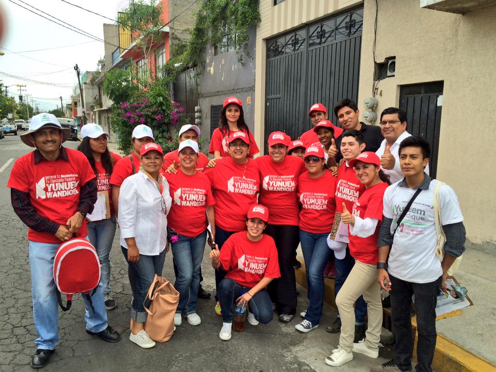 YunuemW's tweet photo. ¡Muchas gracias Alma Barrera por acompañarme este día para conocer a tus vecinos! http://t.co/VCI42EZoKz