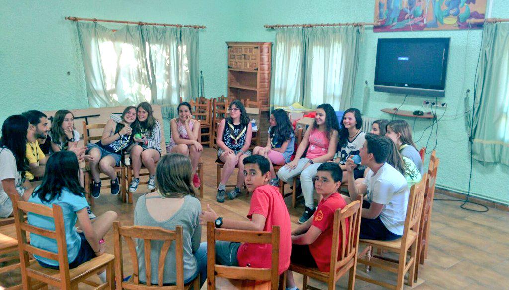 gs329's tweet photo. Asamblea de la Indaba para elegir su asociación colaboradora en la aventura. http://t.co/qtD3pBzePg