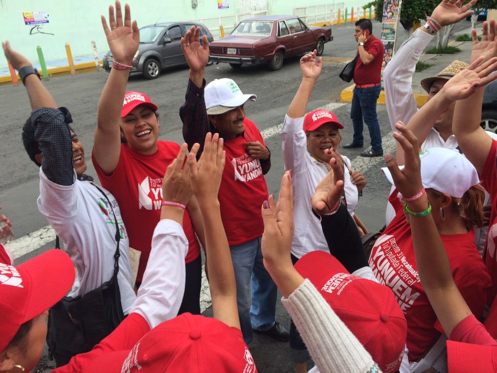 YunuemW's tweet photo. Y así celebremos en equipo cuando terminamos el recorrido en cada sección. ¡#CaminemosJuntos hasta la victoria! http://t.co/4WAfTfEEDm