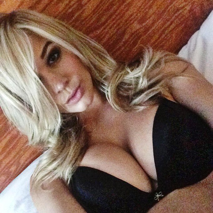 Calm before the storm. ⛅️ http://t.co/dpf48GXUbt<a href="/tag/actress"class="tags"><span>#actress</span></a><a href="/tag/pilot"class="tags"><span>#pilot</span></a><a href="/tag/hollywood"class="tags"><span>#hollywood</span></a><a href="/tag/tvshow"class="tags"><span>#tvshow</span></a><a href="/tag/comedy"class="tags"><span>#comedy</span></a><a href="/tag/setlife"class="tags"><span>#setlife</span></a>