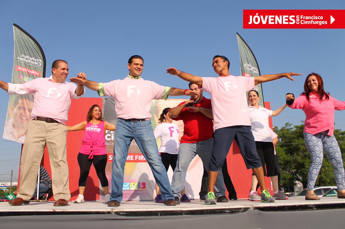 jovenesconFC's tweet photo. Todo un éxito el evento #ActivateCon@@pacocienfuegos Clase Master de Ritmos Latinos en la colonia 21 de Enero. http://t.co/Ka8B7FRfBA