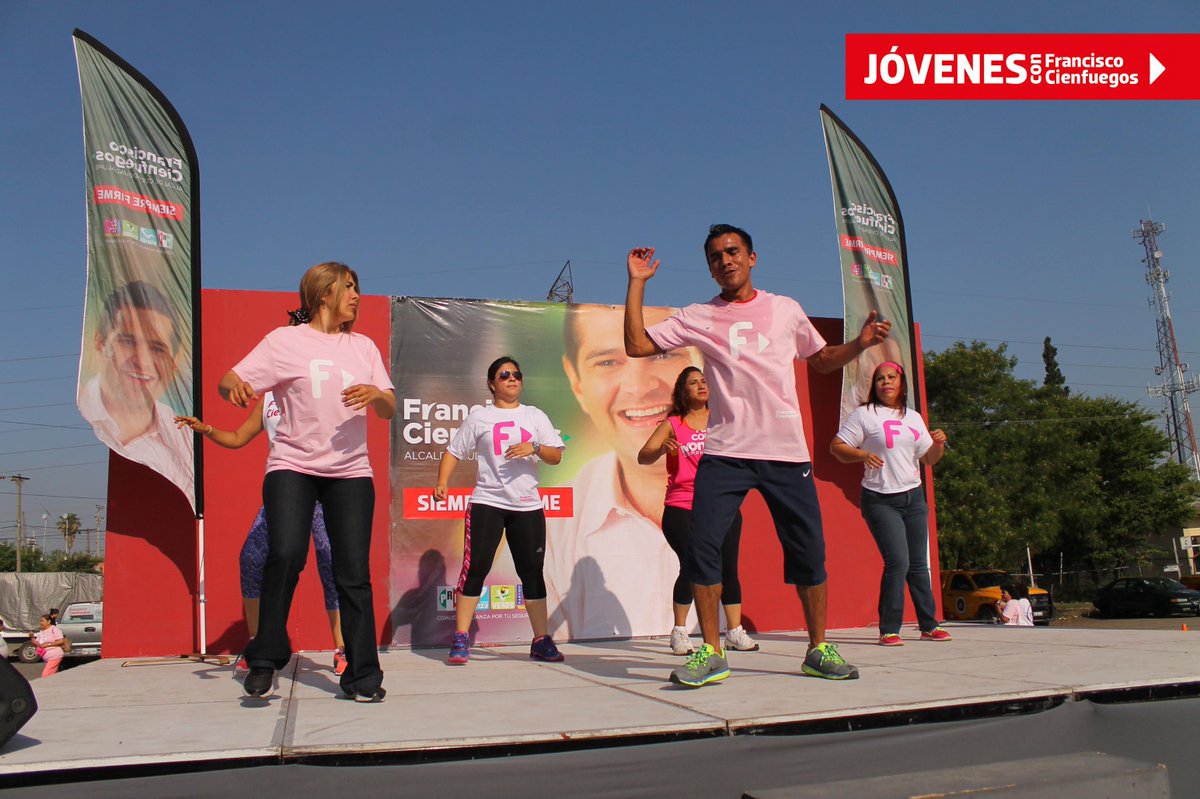 jovenesconFC's tweet photo. Todo un éxito el evento #ActivateCon @pacocienfuegos Clase Master de Ritmos Latinos en la colonia 21 de Enero. http://t.co/JlpQIF6Y3a