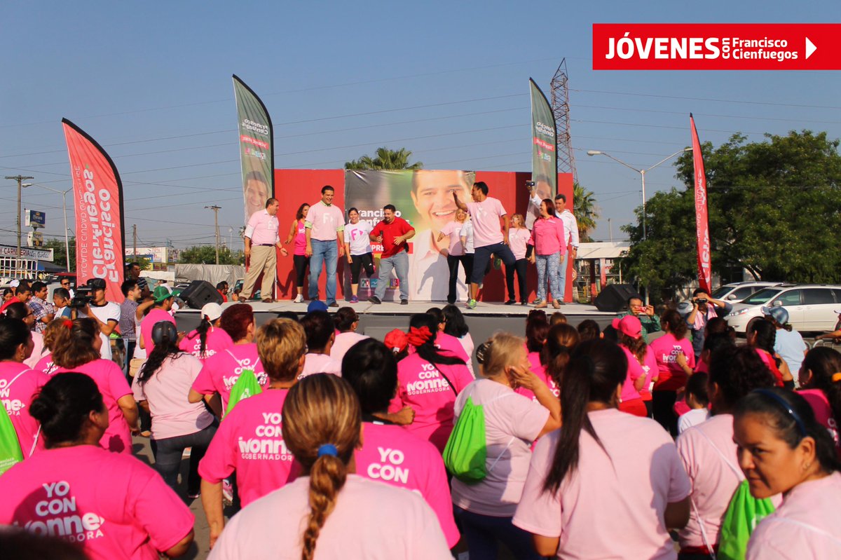 jovenesconFC's tweet photo. Todo un éxito el evento #ActivateCon @pacocienfuegos Clase Master de Ritmos Latinos en la colonia 21 de Enero. http://t.co/JlpQIF6Y3a