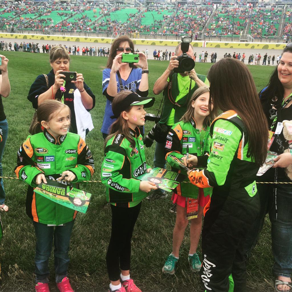 HaasFactoryTeam's tweet photo. Prior to tonight's race, @DanicaPatrick stopped to meet to a few young fans at @kansasspeedway. http://t.co/FaN1pKtJU5