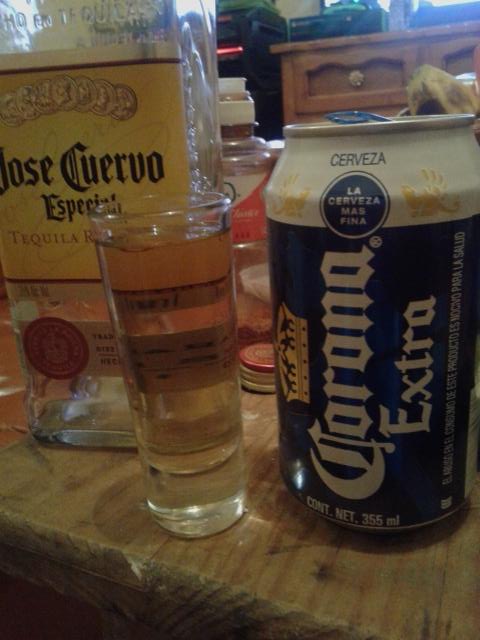 jonymerlin's tweet photo. @ozkr_ah  seguimos bebiendo bebé? http://t.co/rzxjl9K4Gh