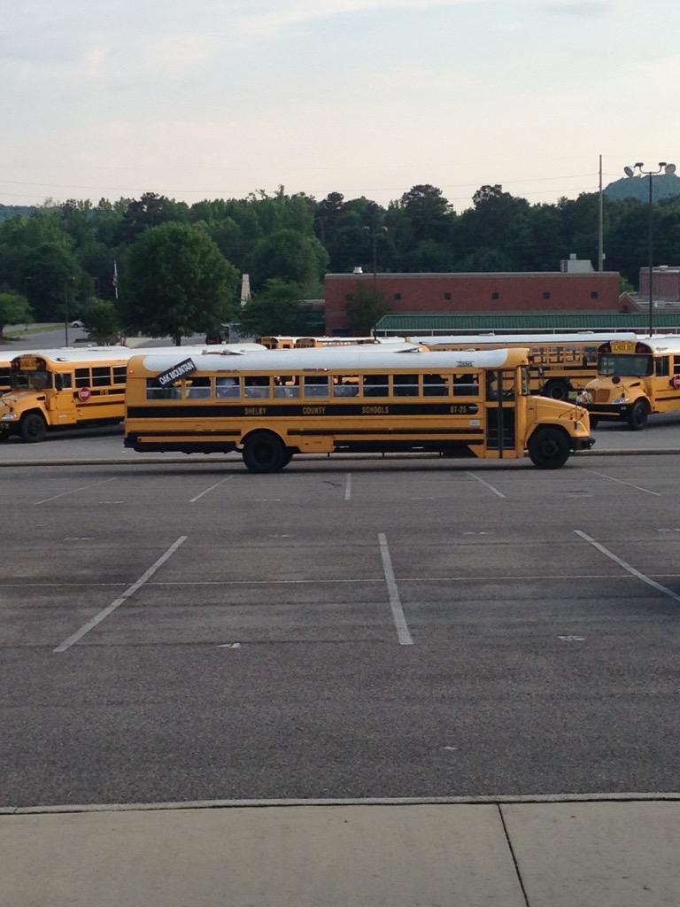 OMHSLatin's tweet image. THEY&apos;RE BACK! &quot;We Are The Champions&quot; can be heard from the bus! @eaglenationsoc @OMHS_WSoccer