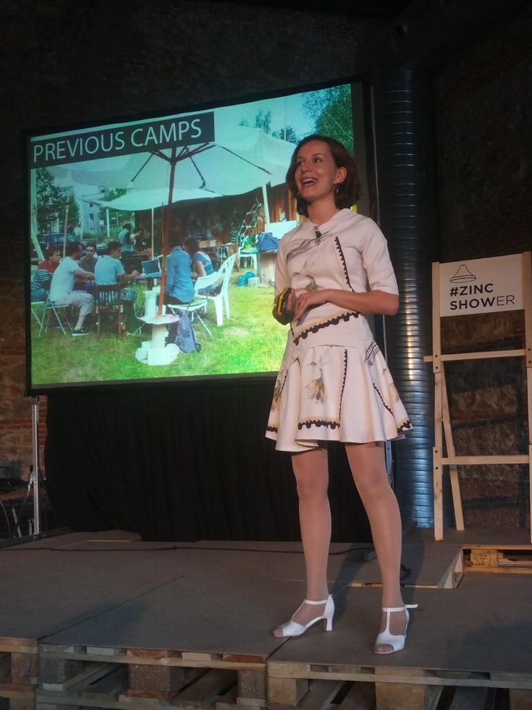 Stefania_druga's tweet photo. Talking ab #makercamp #shenzhen at #zincshower @HacKidemia @cha1hu0 @seeedstudio #mfs15 http://t.co/1zB3ifKDYI