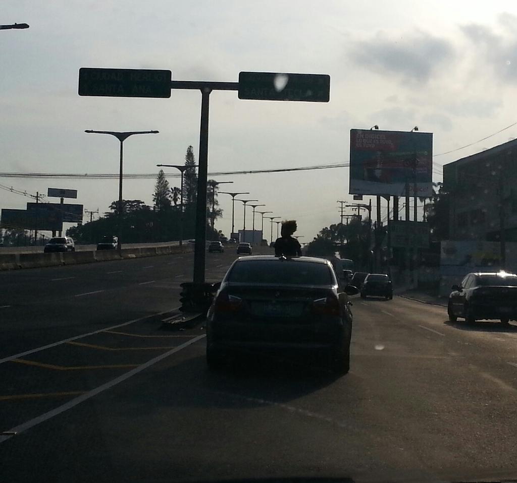 chazz_diaz's tweet photo. @ddovia ¿de que sirven las bolsas de aire y los cinturones de seguridad? Si las personas son irresponsables #tipsv http://t.co/vOsVTWGmrL