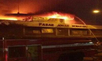 bemfkmundip's tweet photo. Turut berduka atas terbakarnya pasar Johar Semarang. Semoga bisa cepat kembali normal lagi. http://t.co/CR5KJfMRvG