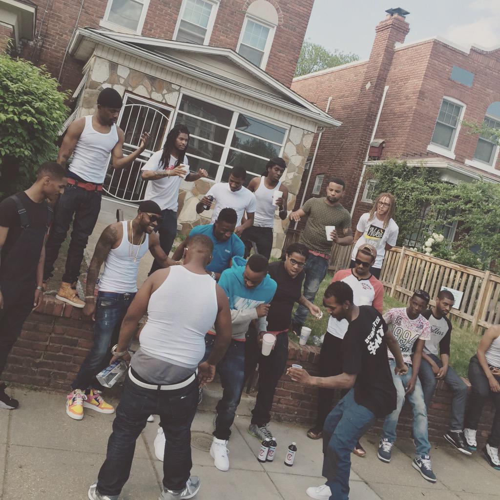 KngFlatch's tweet photo. On the set of the #Dirty Video shoot.. @Beamteam_Baraq came out to fuck wit me up & up shit.. #SirFlatch 2 May 16th http://t.co/ffif21Agq6