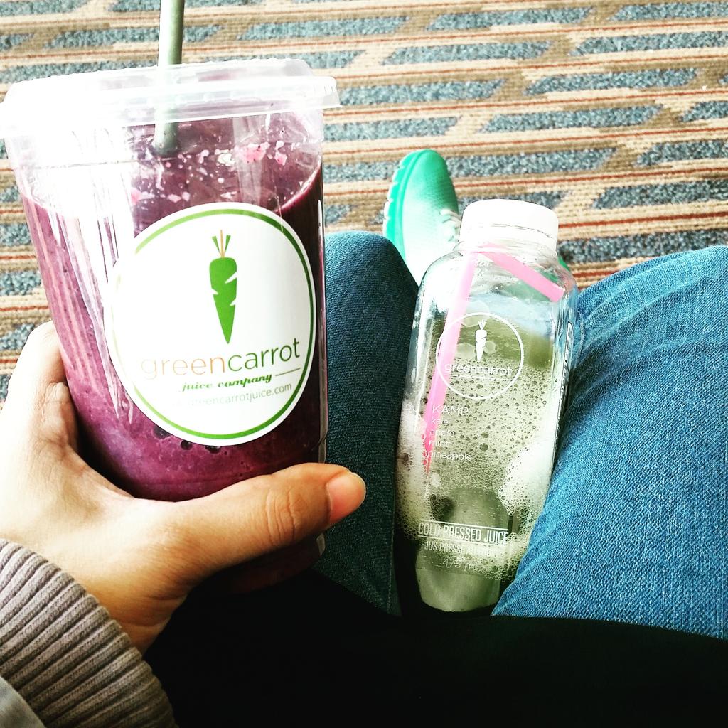 yaztheexplorer's tweet photo. Get some energy for our flight back #coldpressedjuices #healthy @GreenCarrotWPG #winnipegfoodie http://t.co/EffwZud9wC