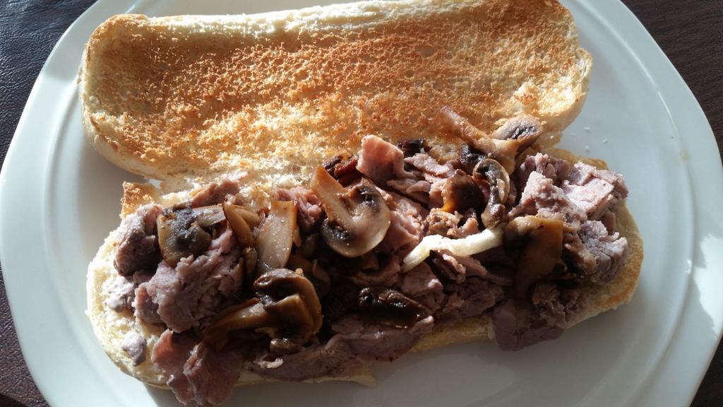 Shannon_Latham's tweet photo. Spent 12 hrs hosting fundraiser today so needed quick, delicious fix for supper. French Dip on Day 9, #31daysofbeef http://t.co/6DAmjJfetJ