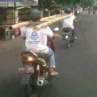 MochtarMo's tweet photo. ngga mikir resiko ,.. http://t.co/5MyNQTK86E