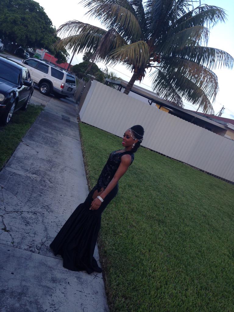 _xNicoleeeeeee's tweet image. Bestfriend 💕😍 #TurnerTech #2k15prom