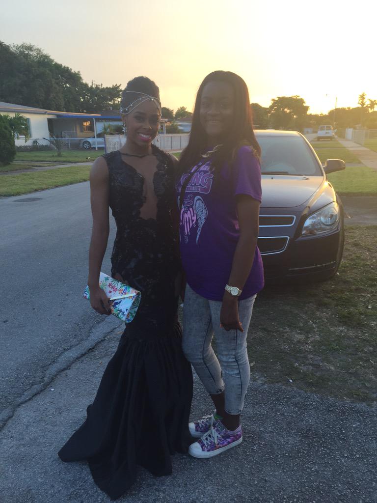 _xNicoleeeeeee's tweet image. Bestfriend 💕😍 #TurnerTech #2k15prom