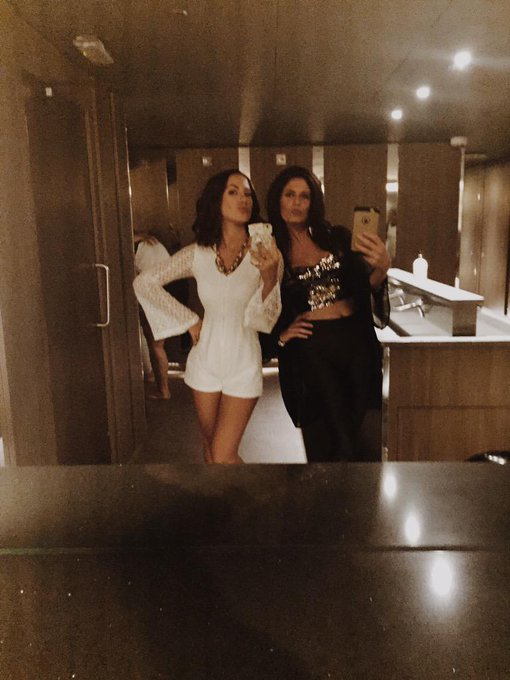 Long day of filming with this chic #GGC #night http://t.co/PAO7yQSJRX<a href="/tag/ggc"class="tags">#GGC</a><a href="/tag/night"class="tags">#night</a>