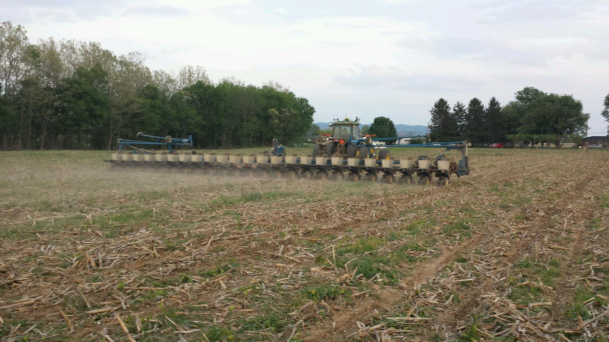 timhartsock's tweet photo. One more pass and corn planting is done! http://t.co/fkSKmKatrj