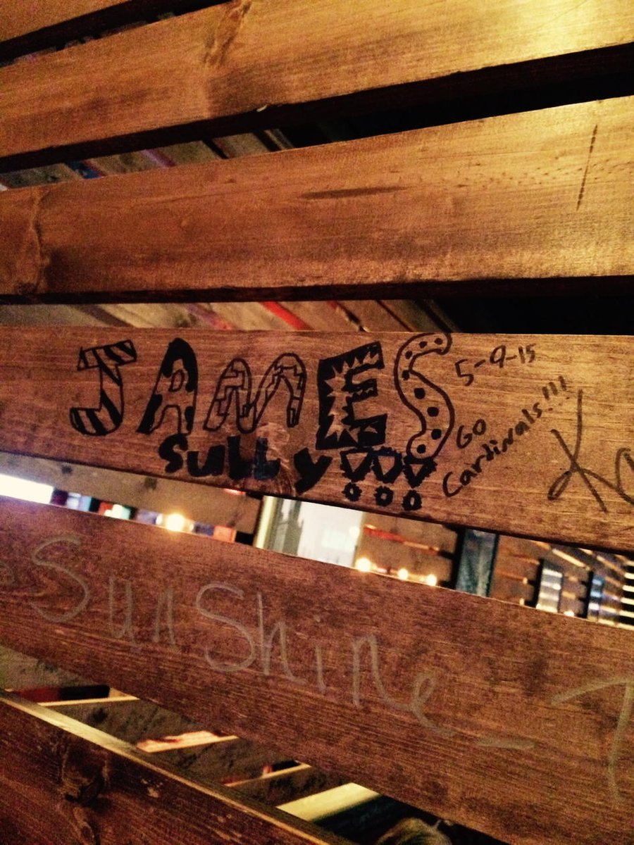 jamessully1992's tweet photo. Vandalizing Gino's East http://t.co/zP2GVMU1hC