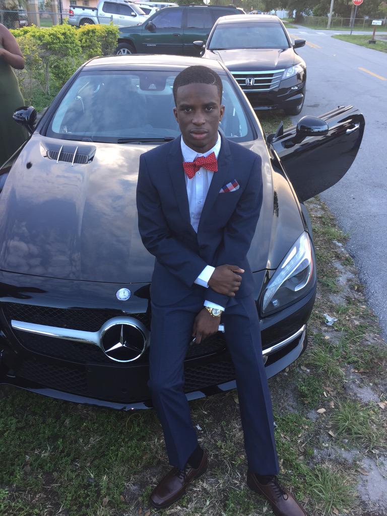 YYOUMADTHO's tweet image. #TurnerTech #prom2k15 @DeucePound 🔥