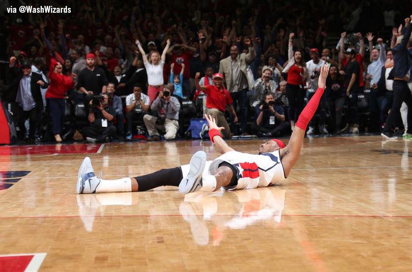 Nationals's tweet photo. #Nats #WALKOFF, #Wiz buzzer beater? It's another great night to be a DC sports fan!#dcRising @washwizards http://t.co/aPAhHKXHoX