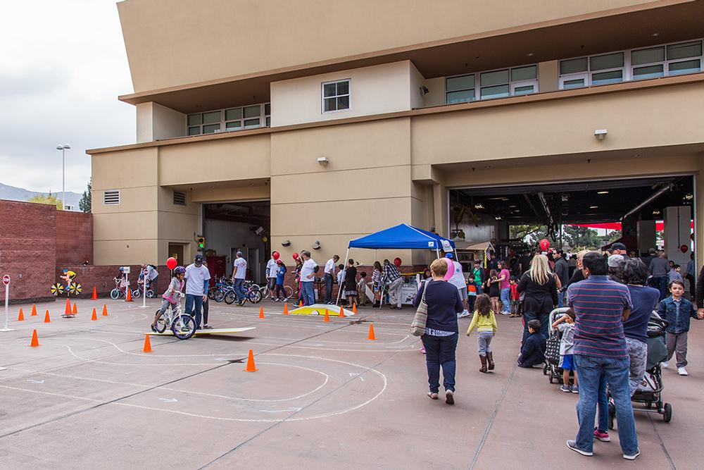 4perf35's tweet photo. Decent turnout for the .@BurbankPD & #BurbankFD #FireServiceDay event this morning. Lots of activities for kids! http://t.co/kEDiECFqmn