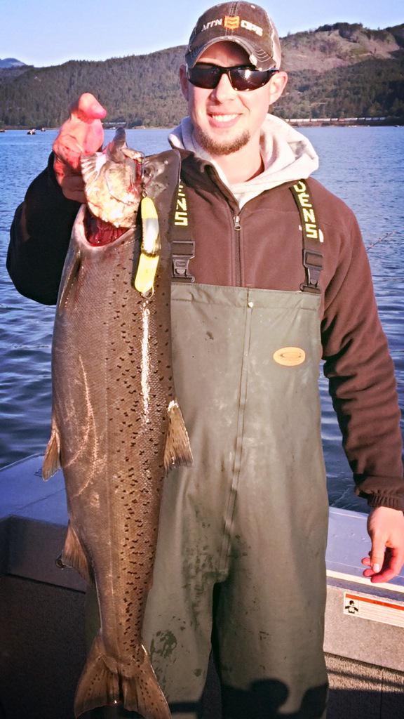 DieHardNW's tweet photo. @getMTNOPS @GrundensUSA @yakimabait -- beautiful start to a beautiful morning! #salmonfishing #grundens #mtnops http://t.co/JnpLNUGZKL