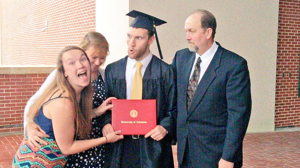 SydneyHanna14's tweet photo. Personality pic. 🎓🎉🐗 #collegegrad2015 http://t.co/fAOyeB7LQ0