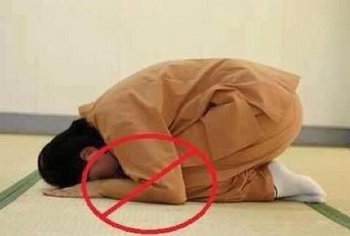 islamicfreedom's tweet photo. Ini adalah contoh sujud yang salah ketika solat. Tekan retweet dan sebarkan. Dikira pahala sedekah jariah. http://t.co/PY8Ykmz1FO