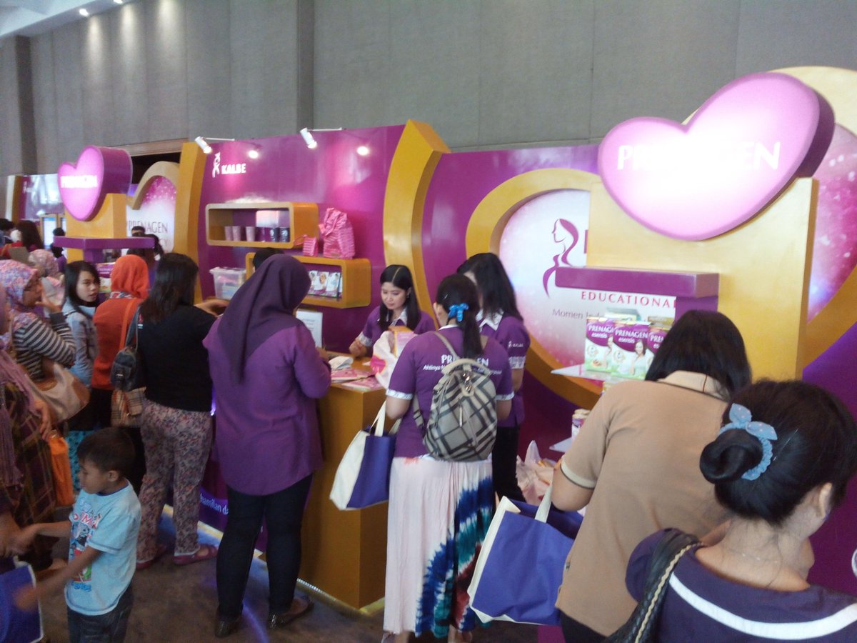 dyllahikmah's tweet photo. @PrenagenWorld sebelum acara dimulai liat booth dari prenagen, ini booth penjualan produk prenagen #PPEJ2015SBY http://t.co/Z1ZSOMn6H0