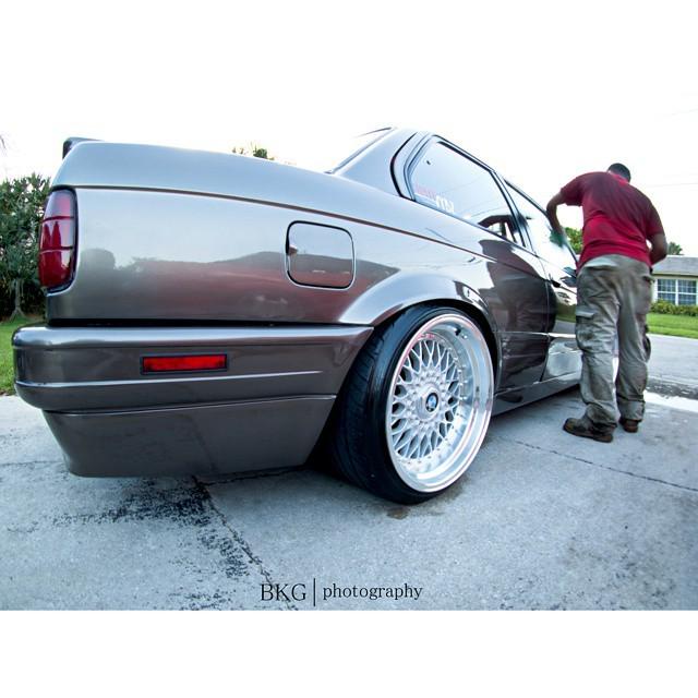 slammedbimmers's tweet photo. That's @street_vybz_mr.e30 detailing his car because he felt like it #e30henna #e30 #slammed #slammedbimmers #bmwst… http://t.co/LrZmy3B5Ql