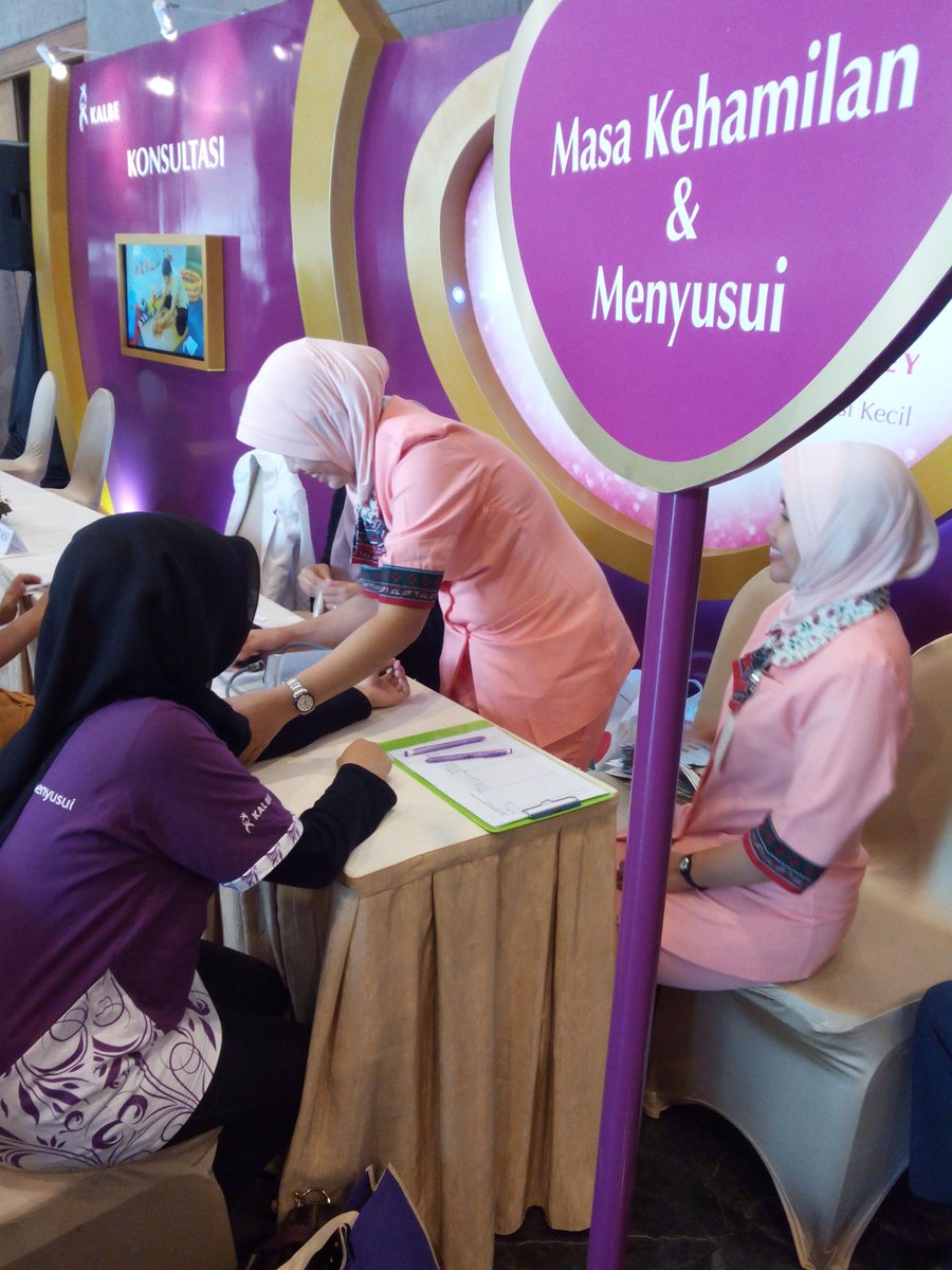 dyllahikmah's tweet photo. @PrenagenWorld di booth ini saya ditimbang &amp; ditensi, wow ternyata ini badan makin berat, gpp demi anak #PPEJ2015SBY http://t.co/iTJ0aet1TD