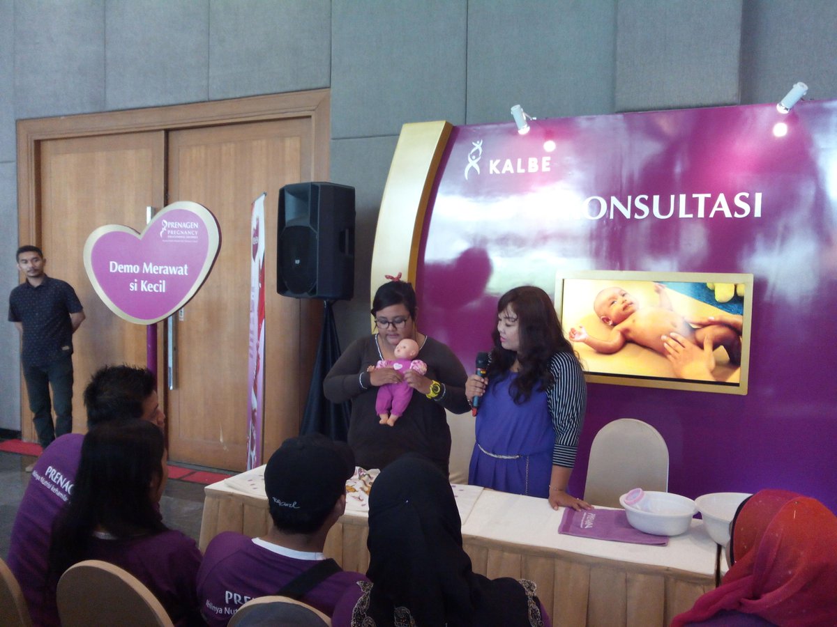 dyllahikmah's tweet photo. @PrenagenWorld disini diajarin cara pijat bayi untuk stimulasi tumbuh kembang bayi, manfaat bgt ilmunya #PPEJ2015SBY http://t.co/vAce657GYq