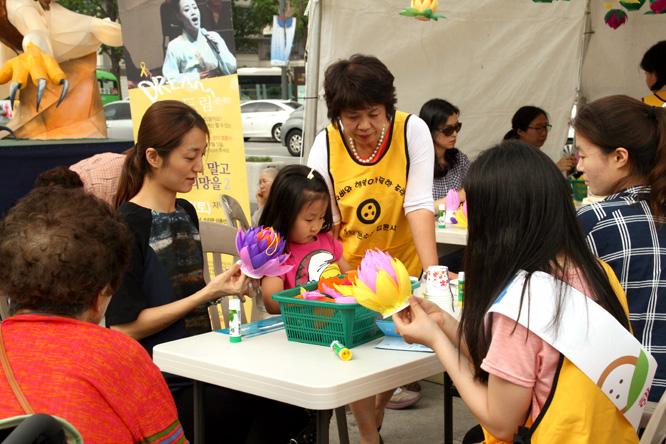 laybuddhist's tweet photo. 5월 10일(일) 오후 4시 “부산 전포동 송상현 광장”에서 2015 행복바라미 문화대축전 부산지역문화제, 5월 10일(일) 오후 4시 30분 “울산 태화강 둔치”에서 태화강 연등회 한마당잔치가 열려요~~ http://t.co/J4swuvYpSu