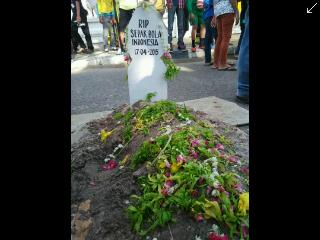 dandayatosd's tweet photo. #BanjarMasinBERGERAK #BanjarMelawan #BubuhannyaJuaPenjahatnya #RipSepakBolaIndonesia @BaritoMania @NorthSideFirm http://t.co/vUqljdyKUv