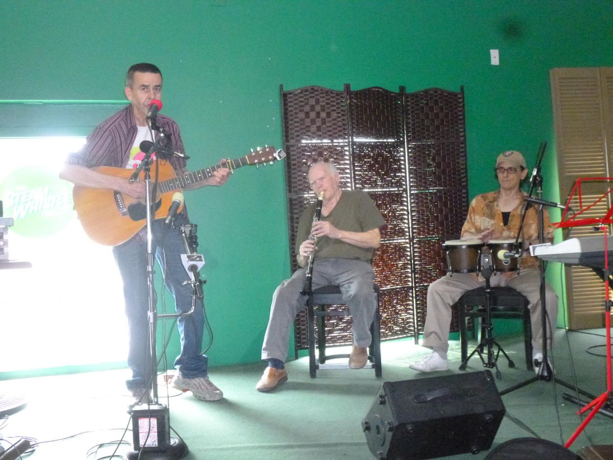 YormagicMic's tweet photo. Amazing musicians at the #openmic in #JunctionTO today. Every Sat! Join the group: http://t.co/dZUsDtrayu http://t.co/uyAXmLa6R2