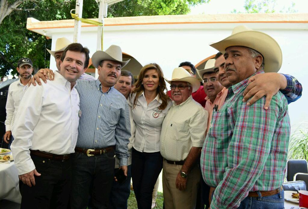 ClaudiaPavlovic's tweet photo. Uno de mis compromisos con el sector ganadero, es en 2 años rehabilitar los 3600 kms de carreteras estatales http://t.co/jB3veEthUA
