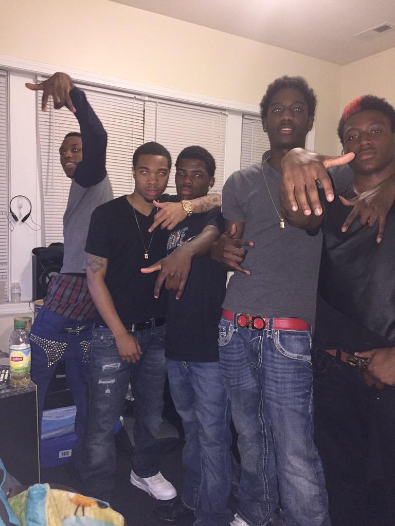 TheReal_Sumo's tweet photo. My 80Boys #Faceworld #AceBlock 🅿️✔️💲@BigBossCello2X @lil_lord57 @Cocaa_1017 http://t.co/ntFAQ8SaF9