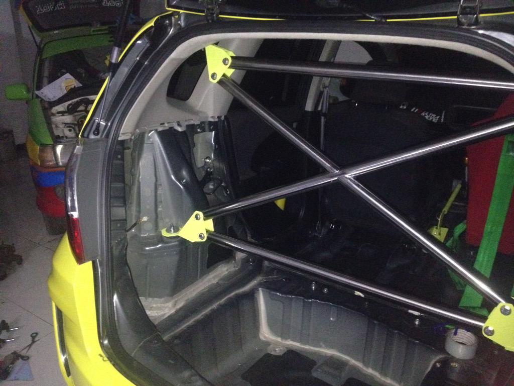 #xbar #antirollbar #jazzge8 #honda handmade... Yg kuning udah bikin yg putih ayo bikin juga <a href="/wcc_malang/">White Car Community</a> <a href="/wcc_kediri/">[WHITECAR] KEDIRI</a>