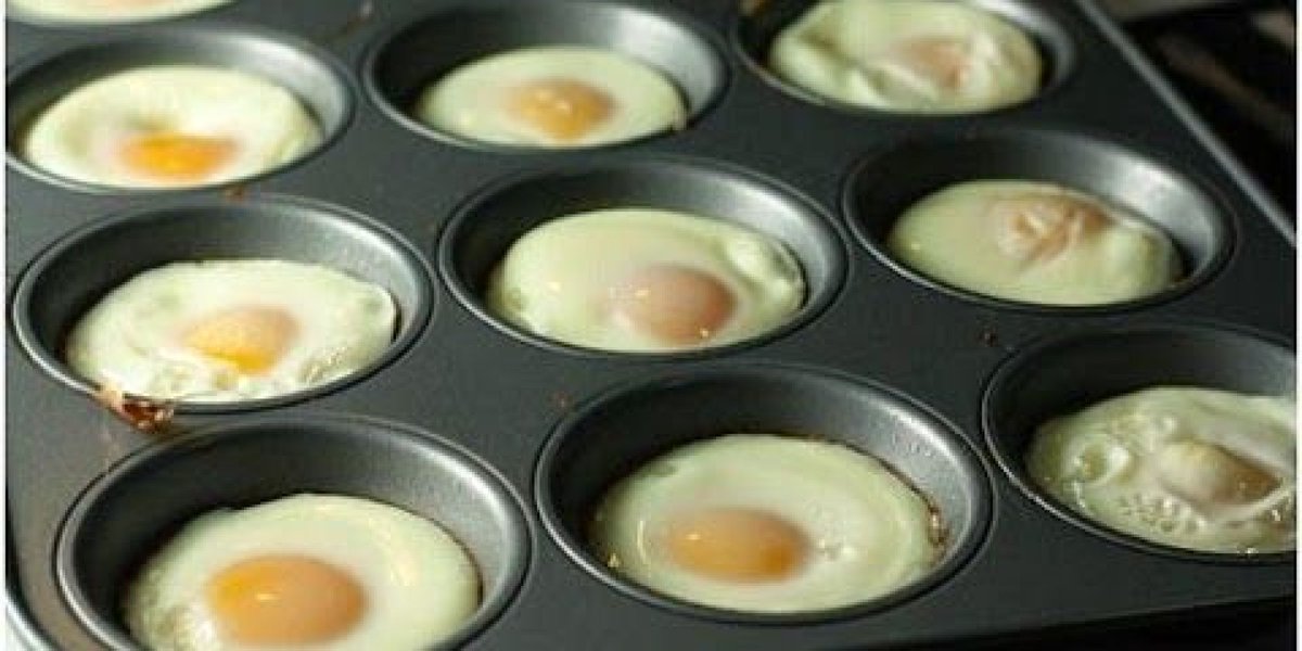 HuffPost's tweet image. 11 brilliant egg hacks that will change mornings forever huff.to/1DSu6pj