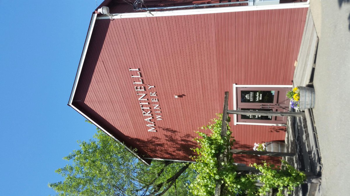 BigNoseWino's tweet photo. A lot of history and great #Wine @ #matinelli in #russianrivervalley. Drink up their #pinotnoir, Chardonnay & Zins http://t.co/mHAwDzT8hA