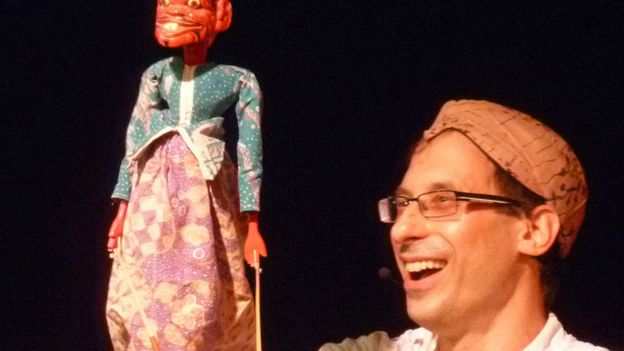 DediMulyadi71's tweet photo. Yu ke PWK "@BBCIndonesia: Profesor yang jatuh cinta pada wayang di Harvard http://t.co/WuveIzyNEn http://t.co/yTve2GlYr9"