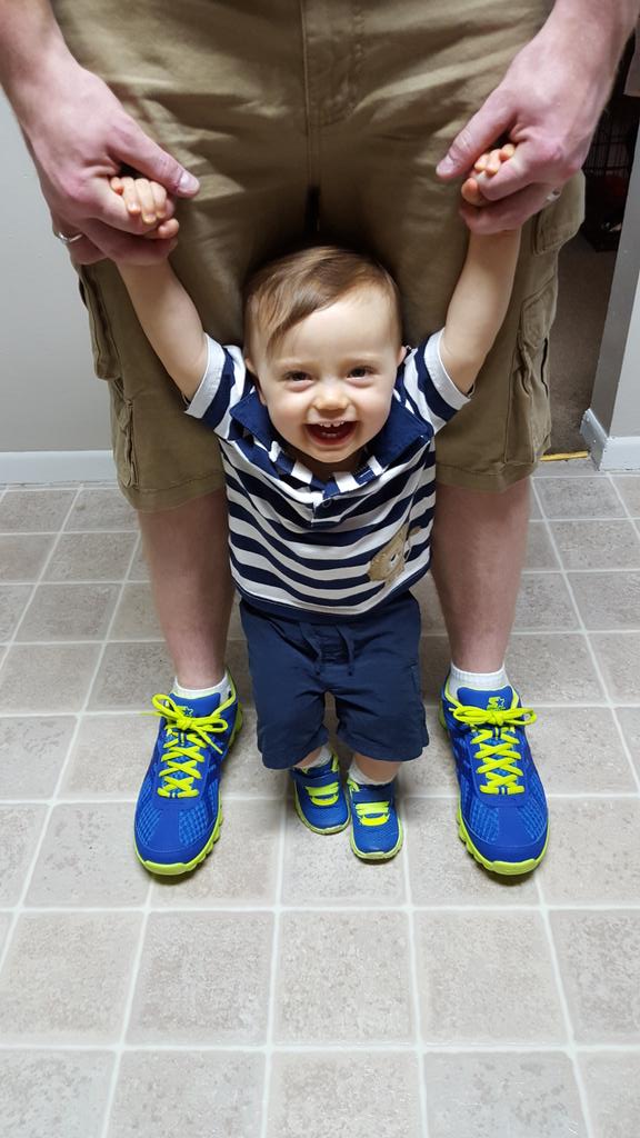 lilbitofoz's tweet photo. Father and son matching shoes!!! #gingerhairedboy #lilflynn #tobz #gingermen. #likefatherlikeson http://t.co/bluBJSATyz