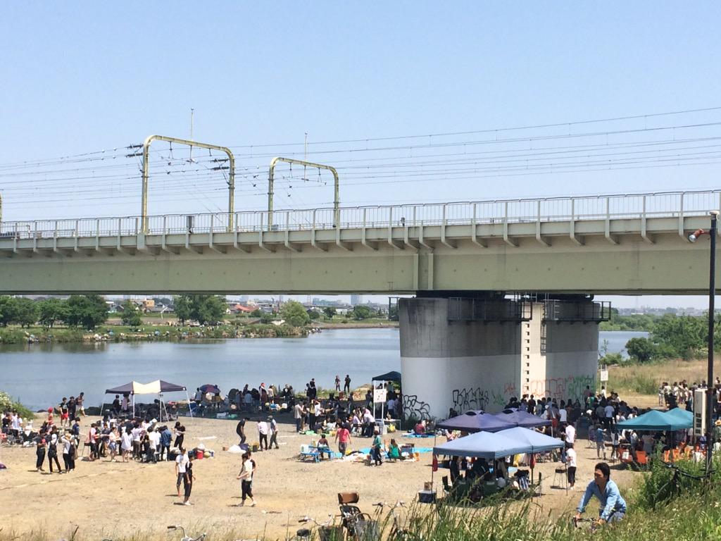 Massun 登戸の河川敷では新歓とおぼしき集団でギッシリ ゴミもギッシリ 対岸の世田谷区はバーベキュー禁止の大看板でガラガラ 登戸 多摩川 Http T Co Risfwh6xb5 Twitter Massun 登戸の河川敷では新歓とおぼしき集団でギッシリ ゴミもギッシリ 対岸の世田谷区はバーベキュー禁止の大看板でガラガラ 登戸 多摩川 Http T Co Risfwh6xb5 Twitter
