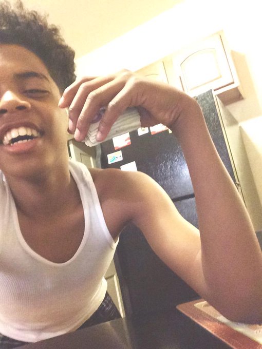 Bitch yo pockets a joke 😅 http://t.co/ZqOqEcFjTZ